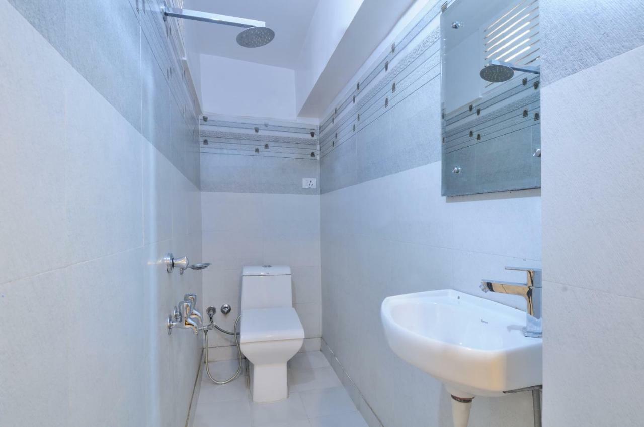 Hotel Lahorimal Deluxe New Delhi Bagian luar foto