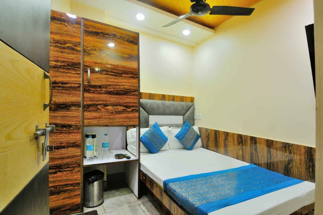 Hotel Lahorimal Deluxe New Delhi Bagian luar foto