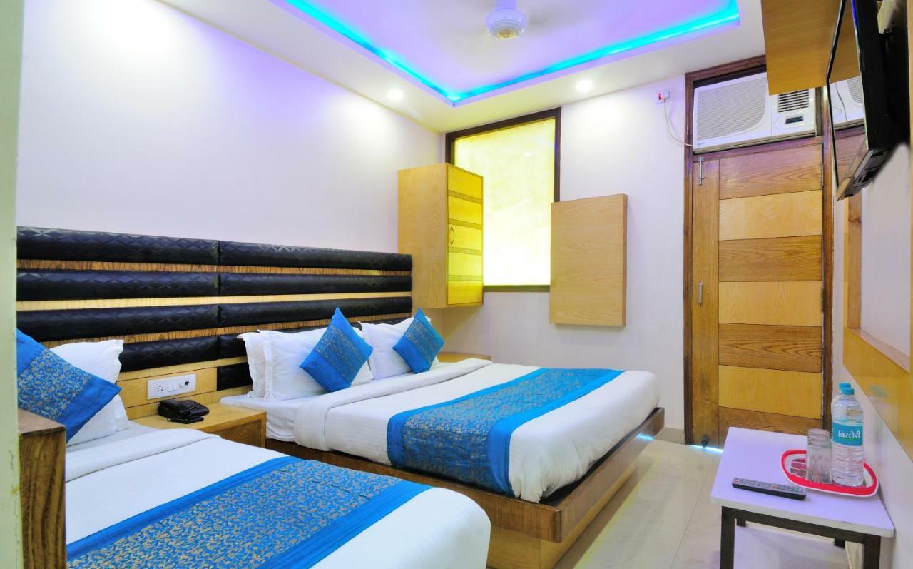 Hotel Lahorimal Deluxe New Delhi Bagian luar foto